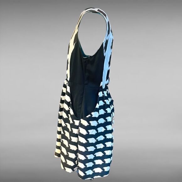 Nwt Urban Outfitters Silence + Noise Abstract Black & White Dress Size 8 - Picture 3 of 4